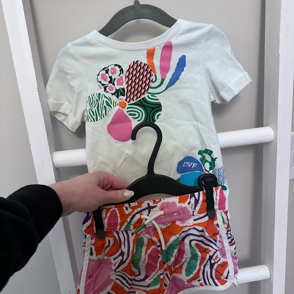 Diane von Furstenberg for Target 2T Colorful Patterned Shorts & Tee matching set
